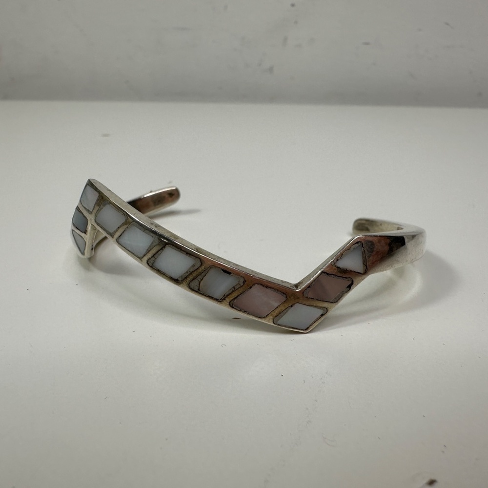 Navajo Flush Mount Mother of Pearl Sterling Silver Cuff Bracelet - Picture 4 of 11